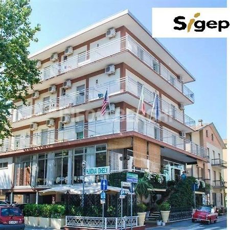 Hotel Nova Dhely Ріміні Екстер'єр фото
