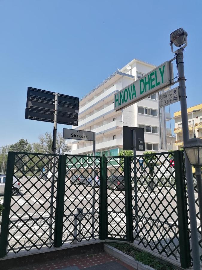Hotel Nova Dhely Ріміні Екстер'єр фото