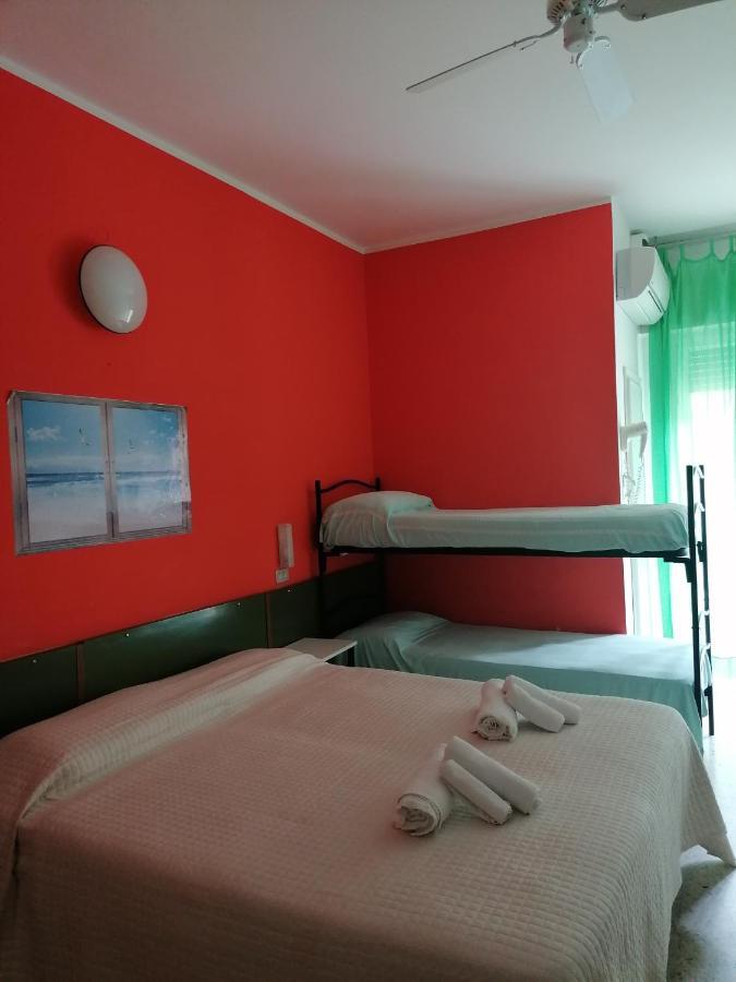 Hotel Nova Dhely Ріміні Екстер'єр фото